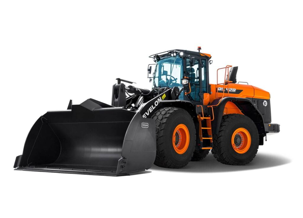 zdjęcie przedstawia Ładowarka Develon DL420-7 o masie roboczej 23,4 ton.