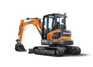 zdjęcie przedstawia Minikoparkę Develon DX55R-7