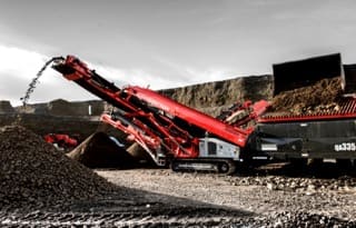 przesiewacz mobilny czerwony