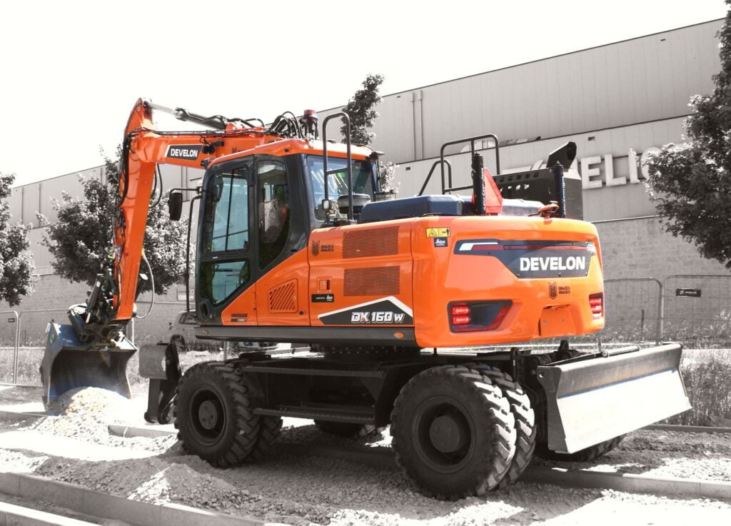 koparka kołowa marki develon