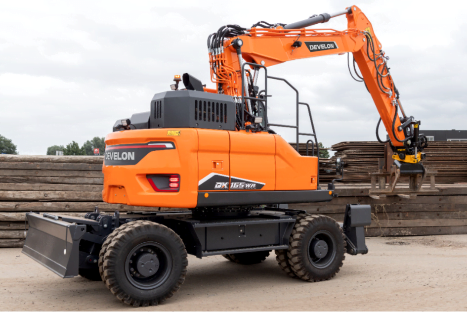 zdjęcie przedstawia Koparka kołowa Develon DX165WR-7