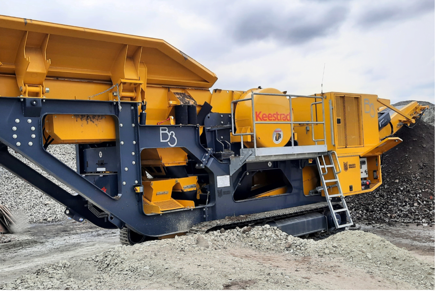 zdjęcie przedstawia Kruszarkę szczękowa od Keestrack model B3 - Grausch & Grausch maszyny budowlane